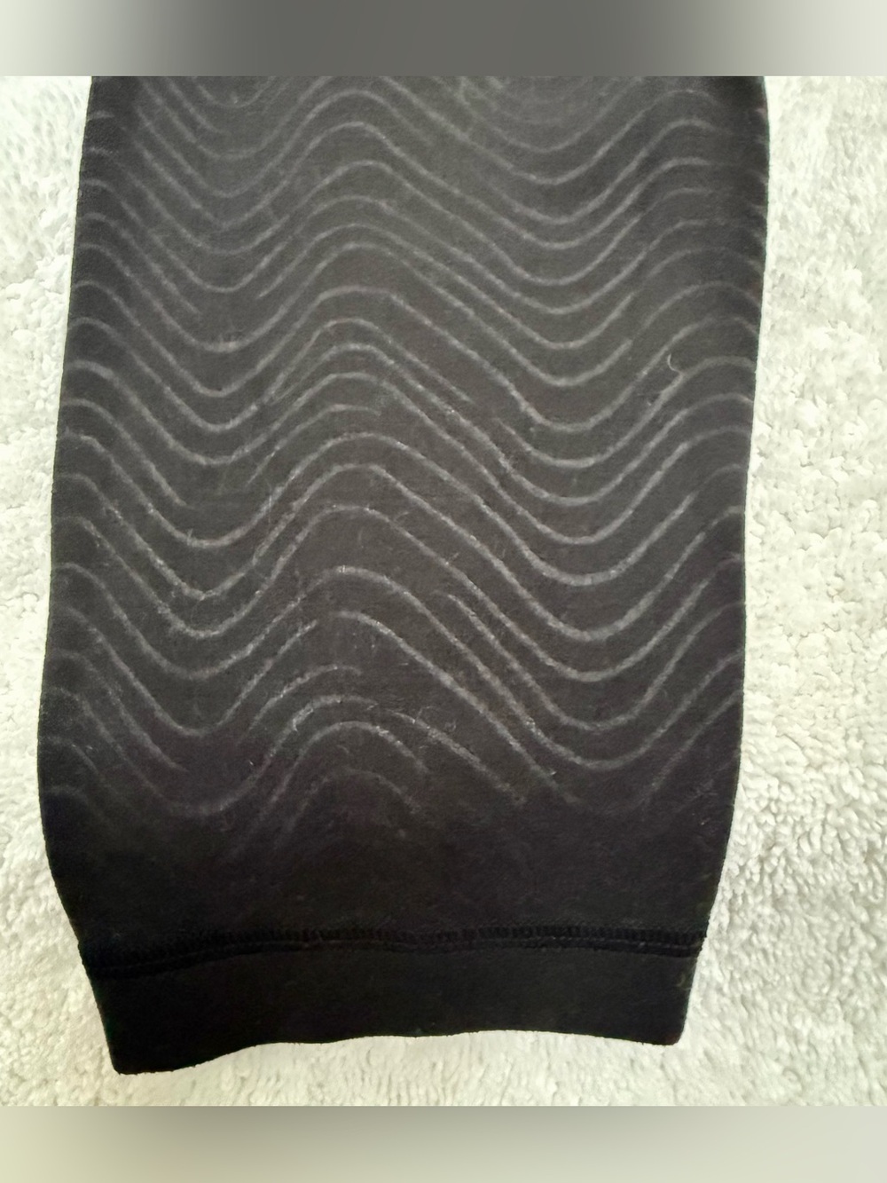 Lululemon Full Length Black Wave-Pattern Leggings, Super Soft! Sz 6 - Picture 2 of 4
